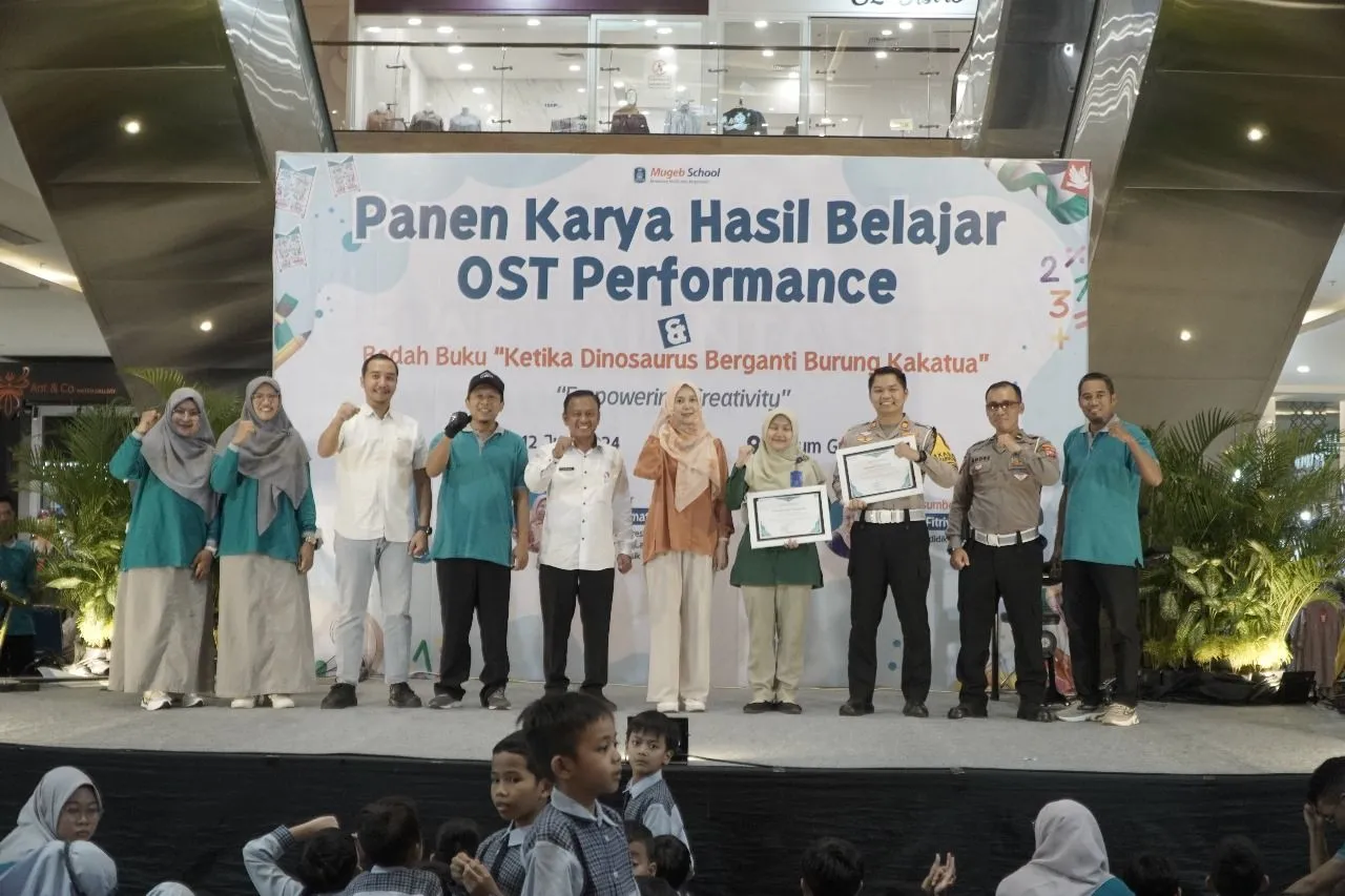 Satlantas Polres Gresik Terima Penghargaan Networking Dari Mugeb School
