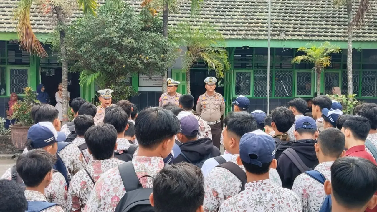 'Save Our Student' Polres Jombang Edukasi Pelajar Tertib Berlalulintas