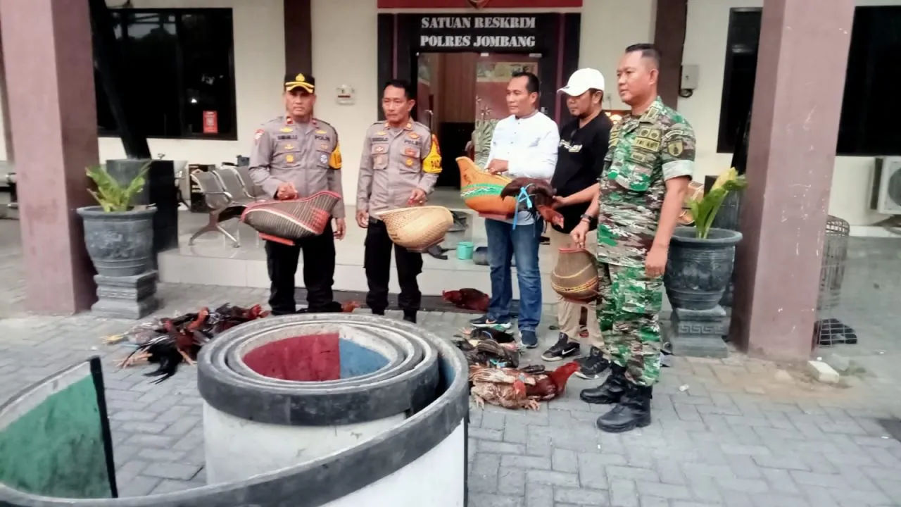 Tim Gabungan Polres Jombang Gerebek Arena Judi Sabung Ayam Tambakberas