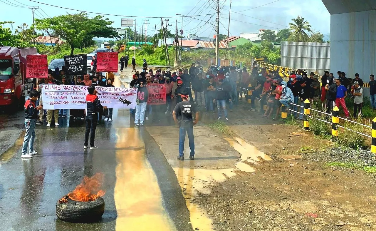 Berdayakan Warga Lokal Atau Angkat Kaki