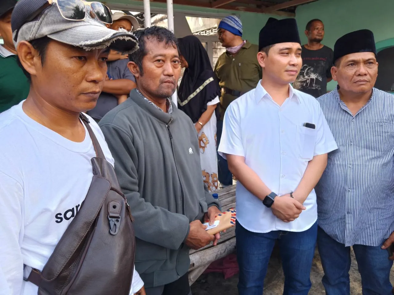 Sigap : Gus Barra Sambangi Warga Korban Kebakaran di Desa Gebangmalang