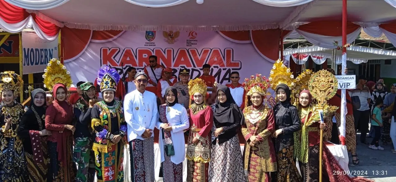 Pemdes Bandung Peringati HUT RI ke 79 Gelar Karnaval Budaya dan Potensi UMKM