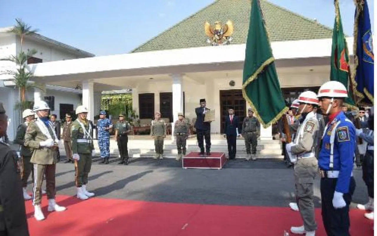 Kirab Pataka Jer Basuki Mawa Beya Sigap Pilkada Damai Serentak Jawa Timur 2024