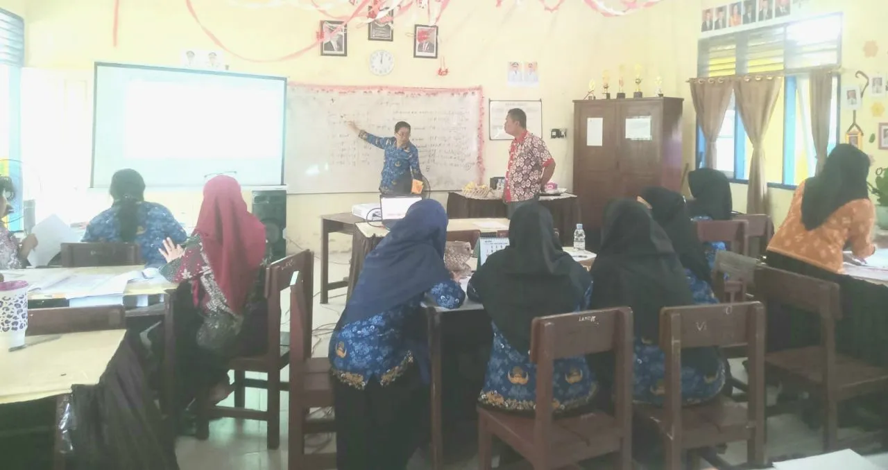 Supervisi Administrasi Tingkatkan Kompetensi Guru di SDN 26 Palu