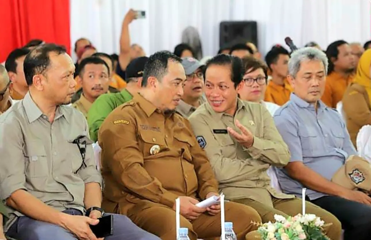 Pj Bupati Jombang Dampingi Mentri LH Kunjungi Pengolahan Limbah Tahu dan Slag Aluminium