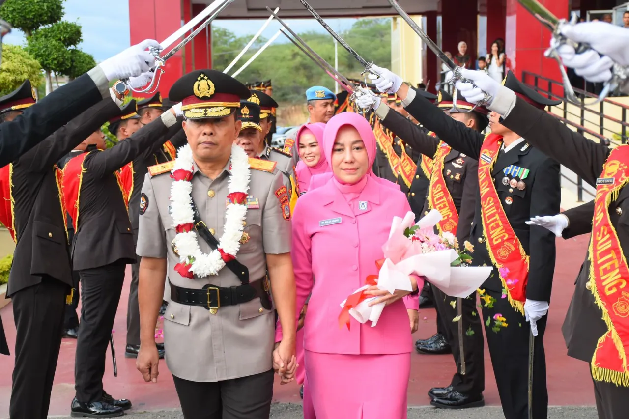 Pisah Brigjen Pol. Soeseno Noerhandoko Sambut Kombes Pol Dr. Helmi Kwarta Kusuma Putra Rauf