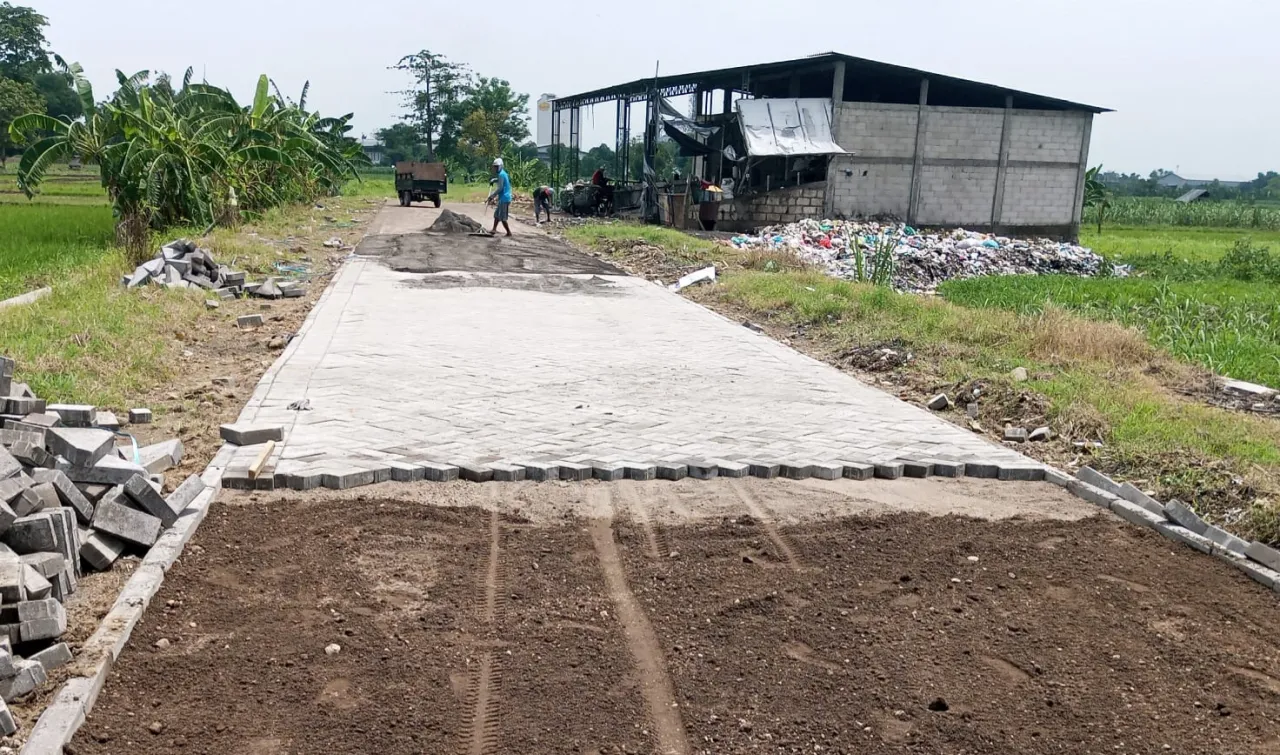 Pemdes Kedunganyar Serap Dana BK, Untuk Pavingisasi Jalan Dusun Bureng Kidul