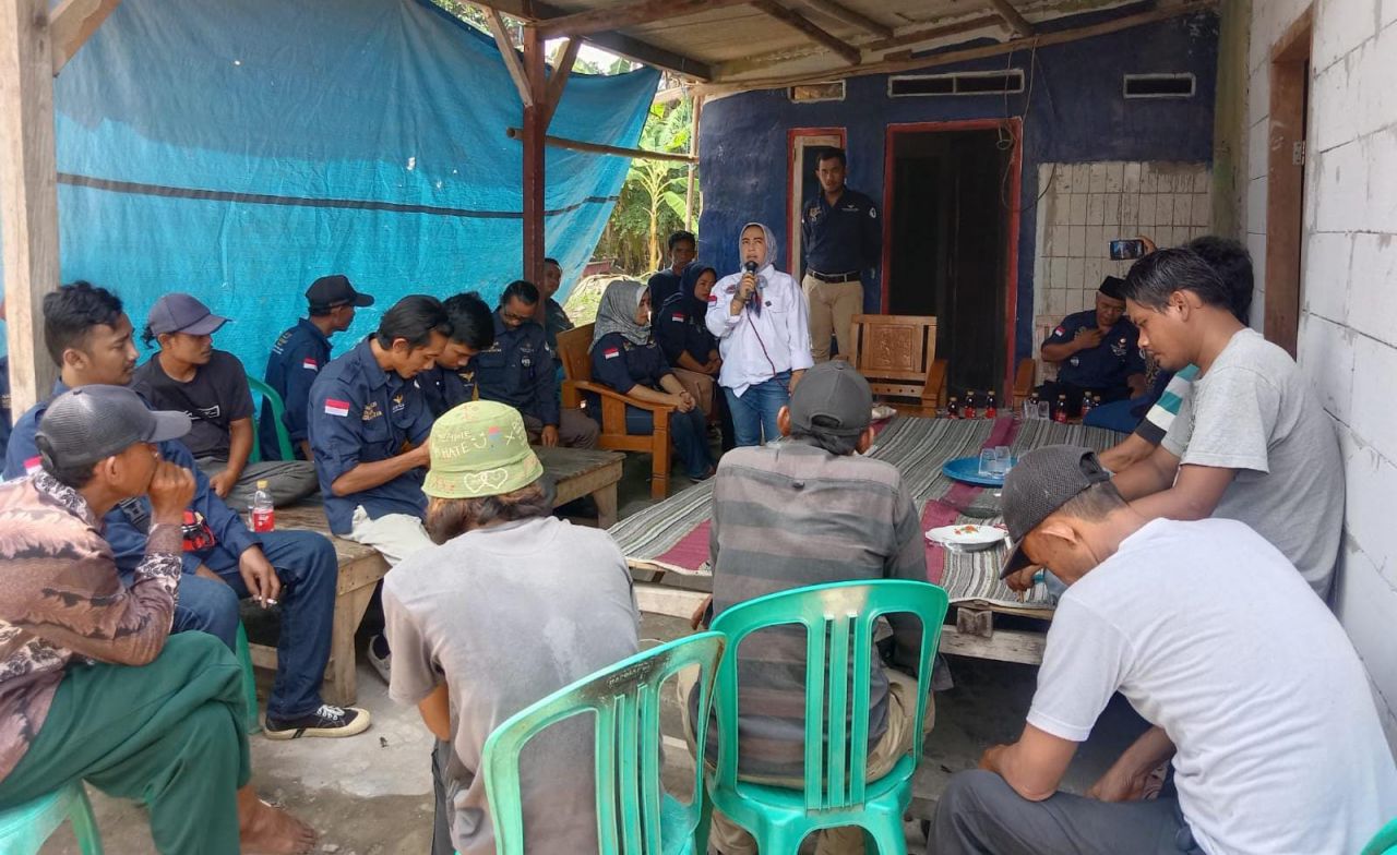 Kampanye : Musliatun saat hadir dalam kampanye bersama komunitas petani di Desa Teluk Buyung
