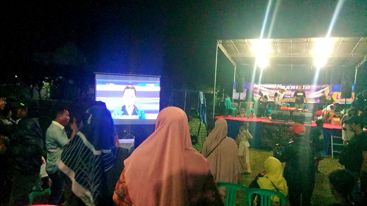 Dukungan : PAMDI Sidoarjo gelar nobar Panggung Goyang Kontes Bintang Pantura 2024 di halaman rumah Lova, salah satu kontestan asal Sidoarjo