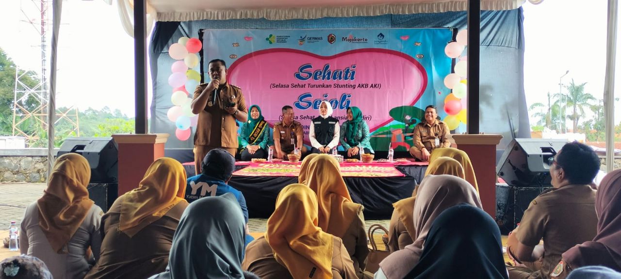 Sambutan : Kepala Desa Claket Umbar Mulyadi memberikan sambutan dan laporan capaian program penurunan stunting diwilayah Desa Claket