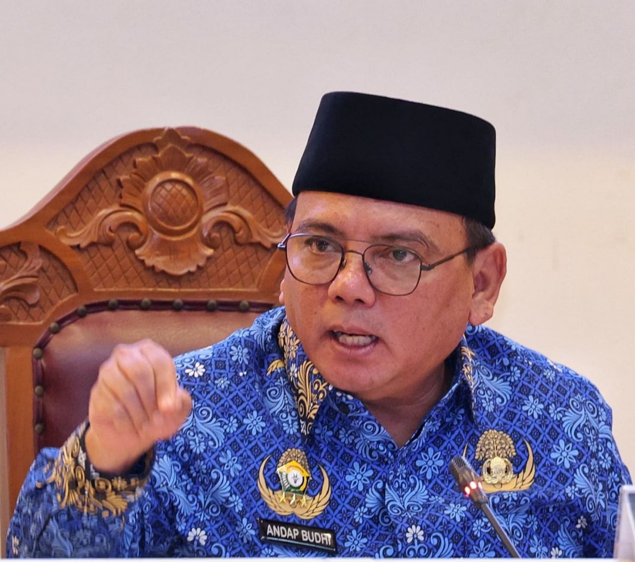 Inflasi : Pj. Gubernur Sulawesi Tenggara Andap Budhi Revianto nenyampaikan rilis resmi dari BPS terkait inflasi di Sultra pasca lebaran (doc.humasprov.sultra/V-to_beritaformat.com)