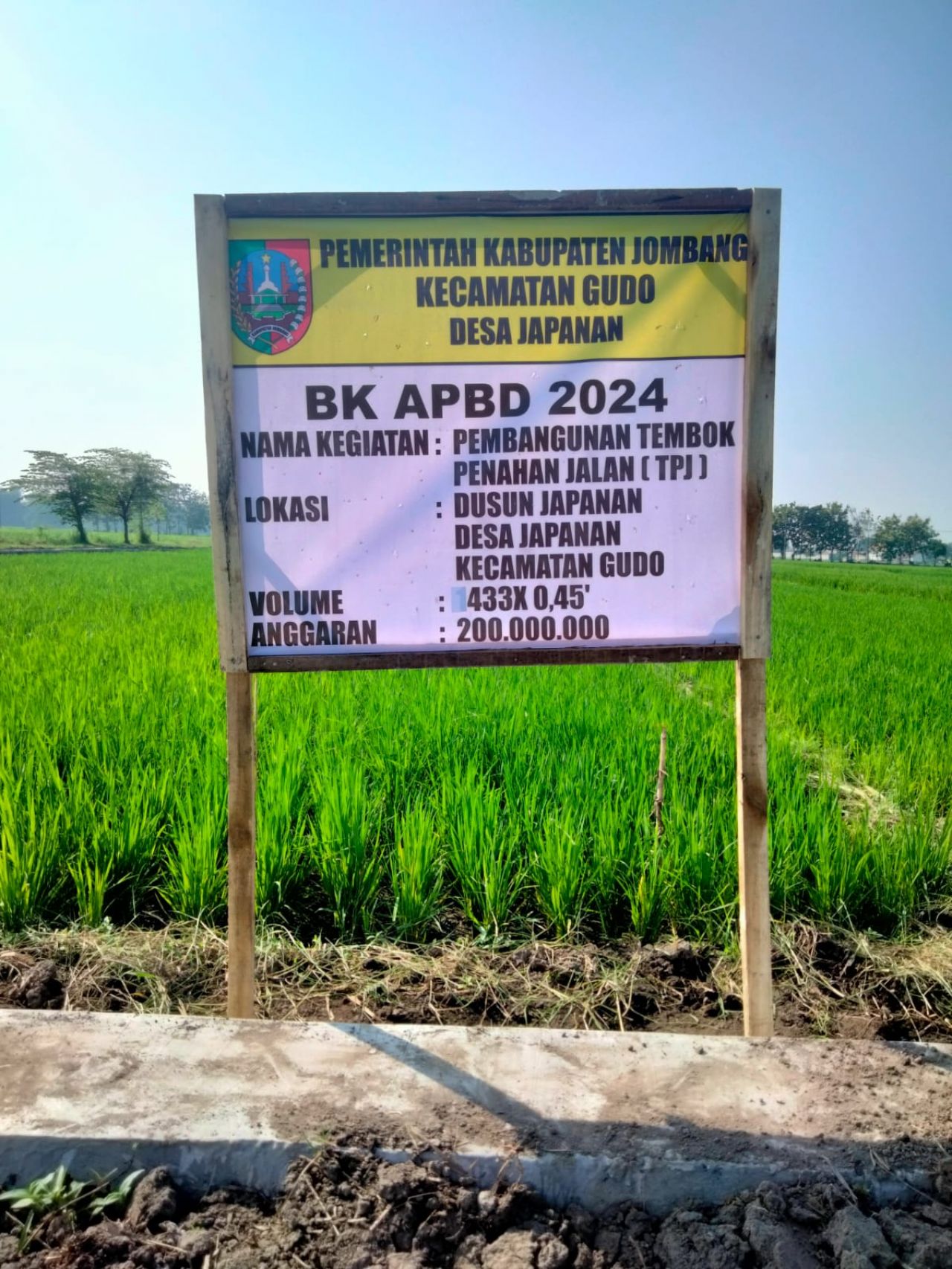 Program : Pemdes Japanan realisasikan program kerja pembangunan TPJ untuk meningkatkan perekonomian petani (doc.darmanto_beritaformat.com)