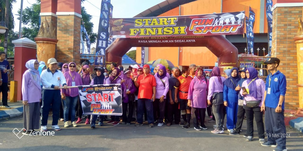 Pemberangkatan peserta jalan sehat oleh Ketua PERIP bersama purnawirawan (foto-darmanto_beritaformat.com)