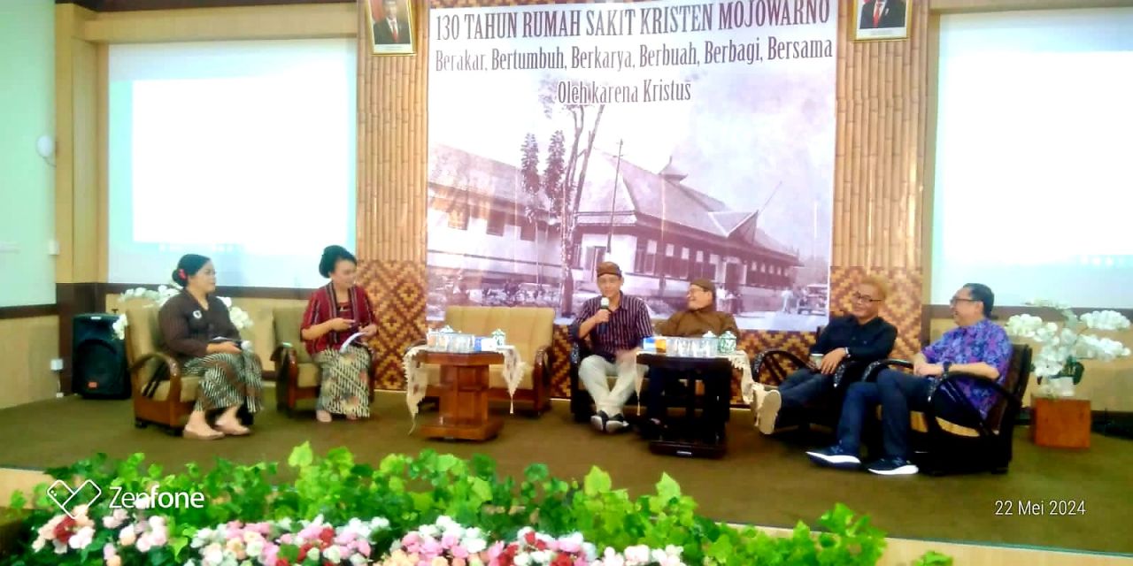 Talk Show berkonsep cangkrukan peringati HUT ke 130 tahun berdirinya RS. KRISTEN MOJOWARNO yang mengusung tema 'Sejarah perkembangan RSKM sejak jaman kolonial Belanda, saat ini dan masa depan' (foto : darmanto_beritaformat.com)
