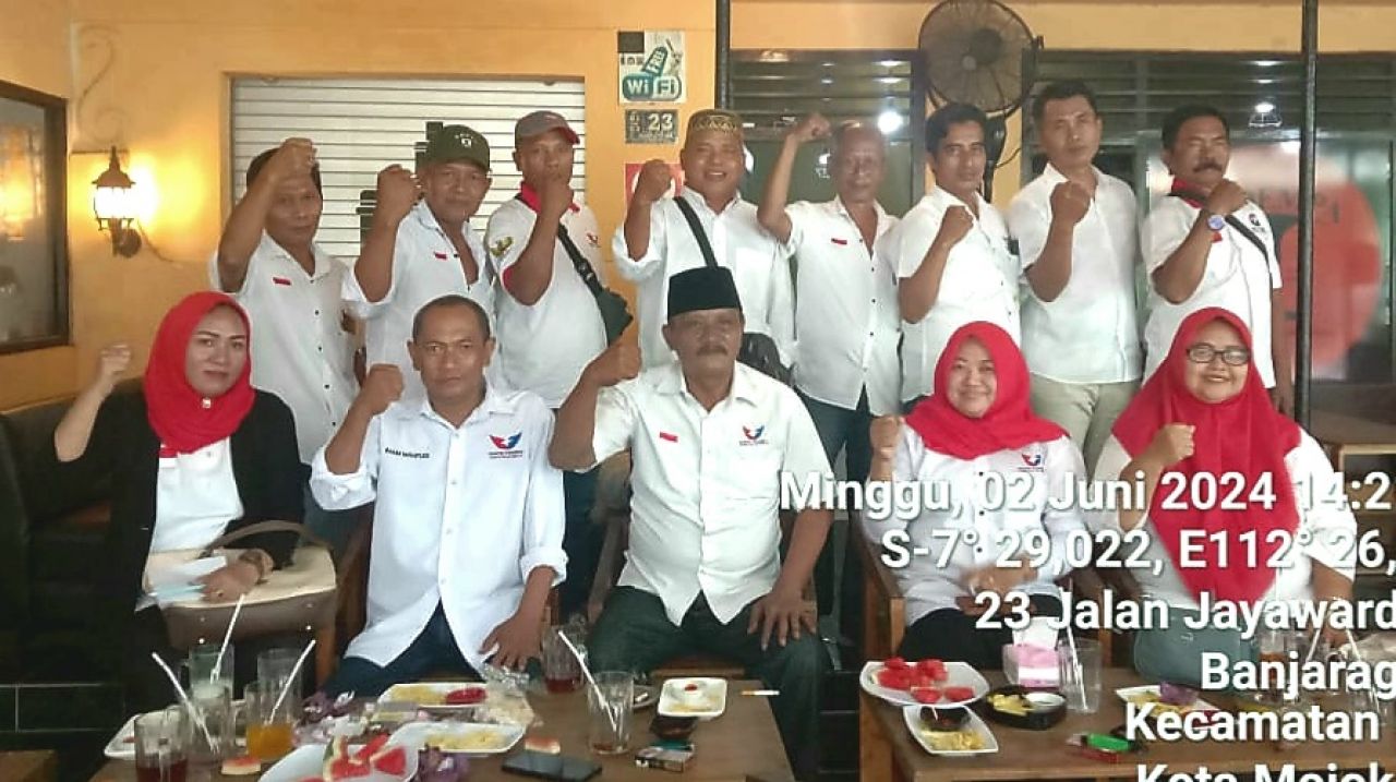 Rapat internal 14 pengurus DPC Perindo Kabupaten Mojokerto pada Minggu 2 Juni 2024 (foto : dpcperindo/hartono_beritaformat.com)