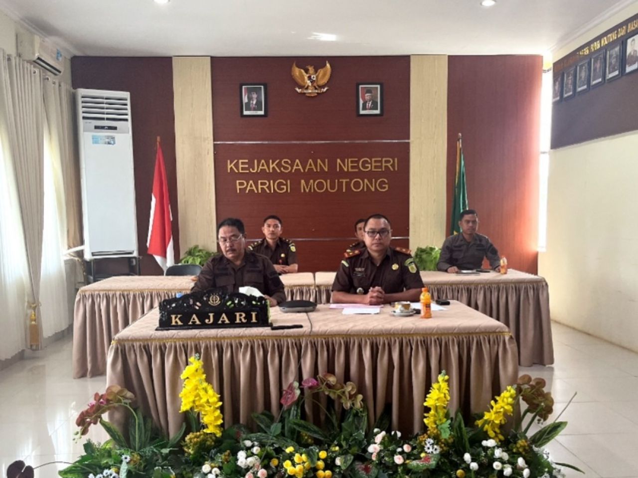 Kacabjari Tinombo Fauzipaksi, S.H.,M.H., saat melaksanakan ekspose secara virtual pengajuan RJ Papa Riri atas kasus tindak pidana umum kekerasan pada anak bersama Kejaksaan Tinggi Sulawesi Tengah (foto : cabjaritinombo/asri_beritaformat.com)