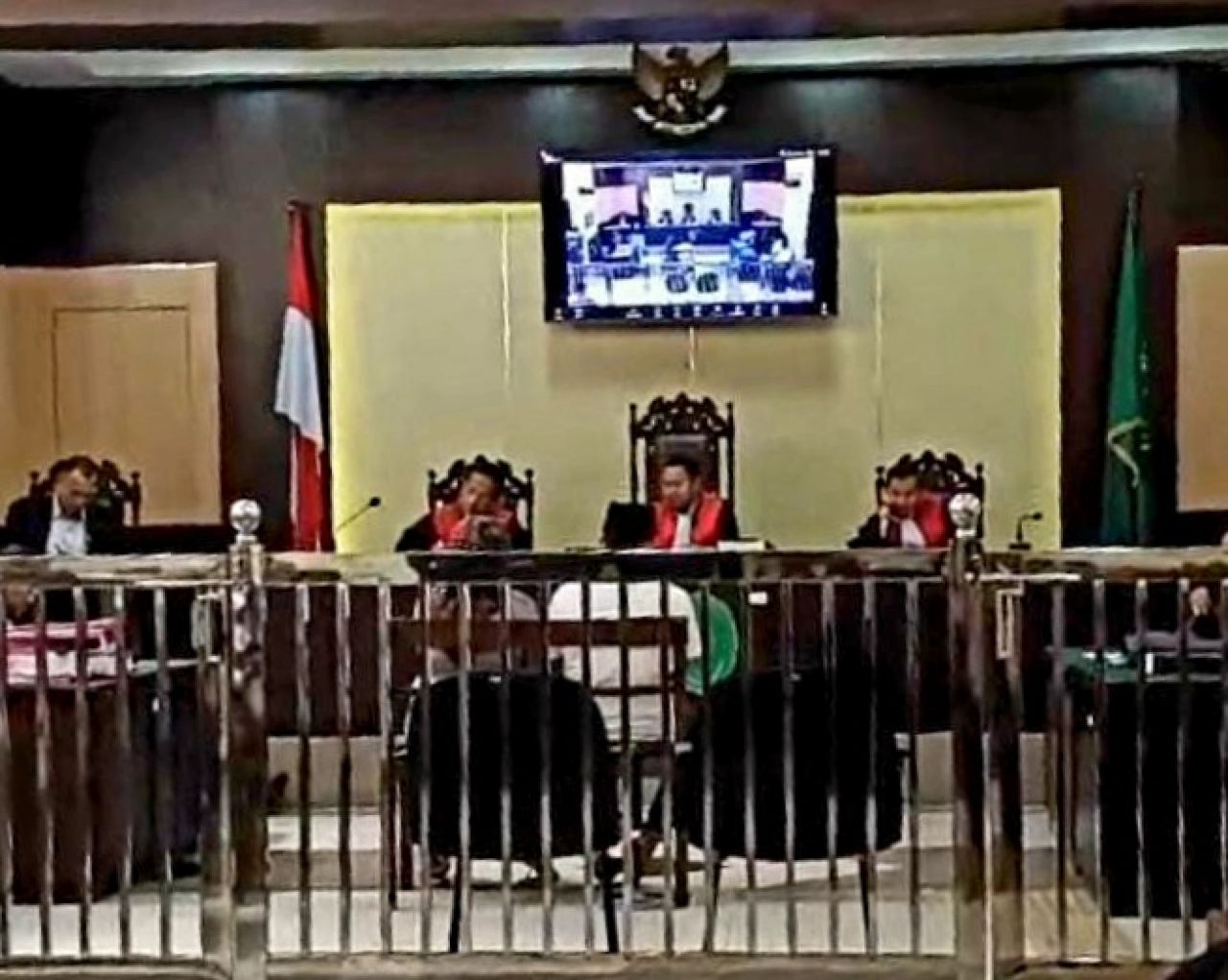 Suasana ruang sidang PN Sampang dalam pemeriksaan saksi kasus percobaan pembunuhan Mu'arrah (foto : redaksi_beritaformat.com)