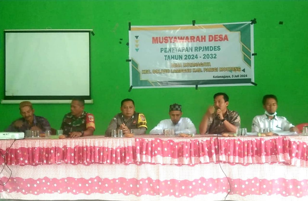 Kades Kotanagaya, Camat Bolanolambunu, Bhabinsa Babinkamtibmas dan pendamping desa Kotanagaya (foto : pemdes/asri_beritaformat.com)