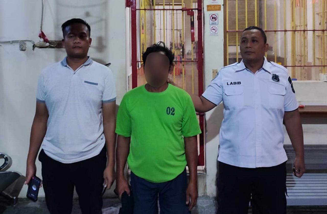 SEP ayah tiri kedua korban di amankan Unit PPA Polres Jombang untuk mempertanggungjawabkan perbuatan cabulnya (foto : humasresjbg/darmanto_beritaformat.com)