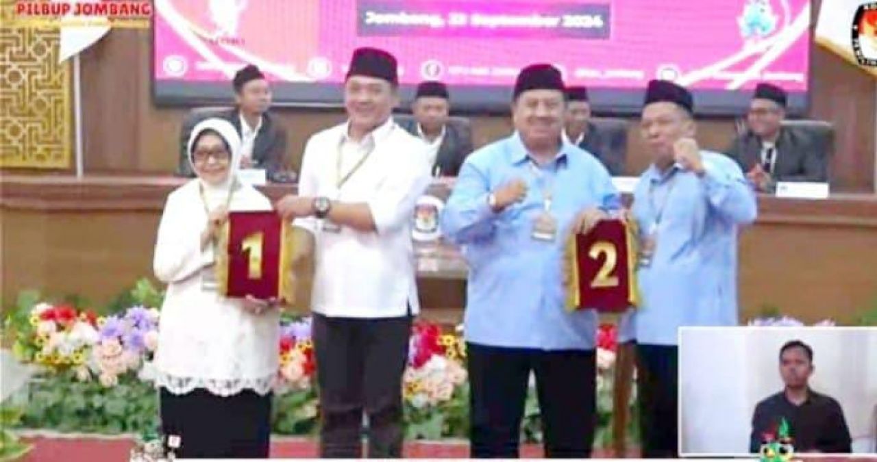 Kedua Paslon Bupati dan Wakil Bupati peserta Pemilukada telah mengambil nomor urut untuk melaju pada perhelatan Pilkada 2024 Kabupaten Jombang (foto : darmanto_beritaformat.com)