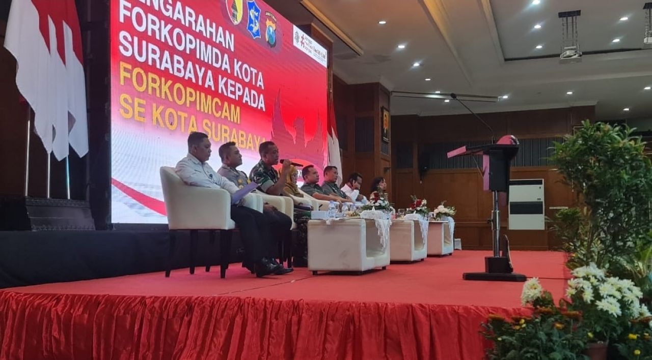 Dandim 0830/Surabaya Utara Kolonel Inf Darmawan Setyo Nugroho, S.I.P., saat menjadi narasumber acara pengarahan (foto : pendim0830/hartono_beritaformat.com)