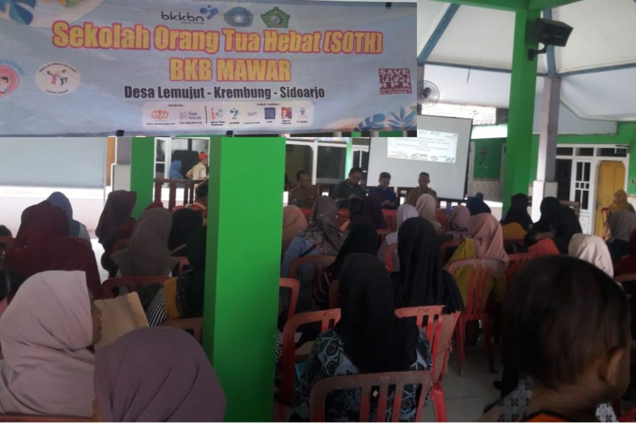 Orang Tua bersama balita mengikuti SOTH di BKB Mawar yang dilaksanakan di balai Desa Lemujut (foto : huri_beritaformat.com)