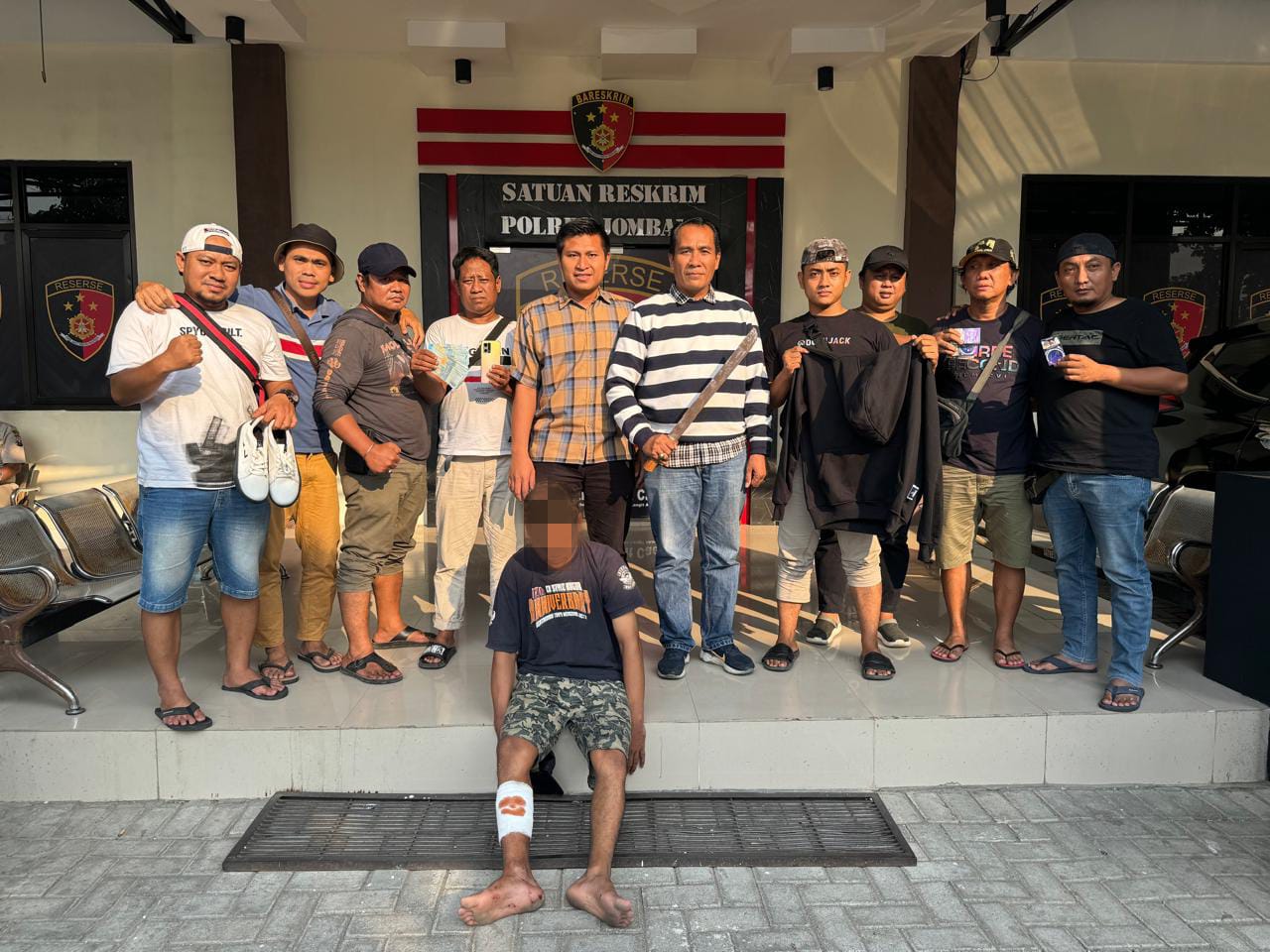 Salah satu pelaku ditembak kakinya saat melarikan diri dari kejaran petugas (foto : humasresjbg/darmanto_beritaformat.com)