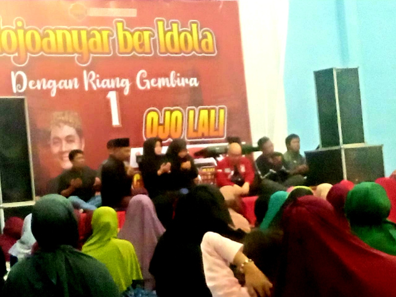 Cabup dan Cawabup IDOLA saat sambang Desa Kwedenkembar untuk bertatap muka dengan warga (foto : mohack_beritaformat.com)