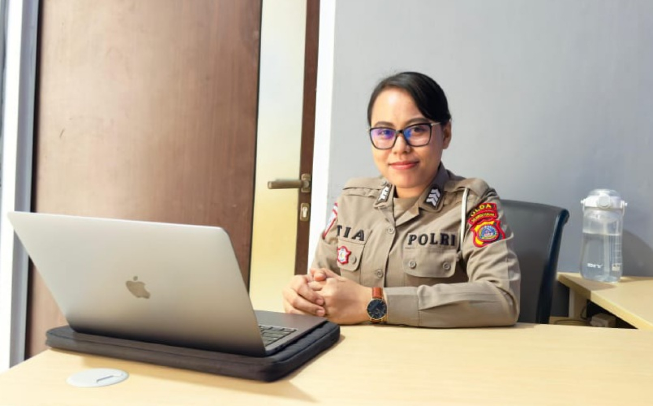 Brigpol Tia Dewi Purnamasari alumni SMAN 3 Palu yang selalu optimis menjalani perannya sebagai anggota Polwan Polda Sulteng (foto : ono_beritaformat.com)