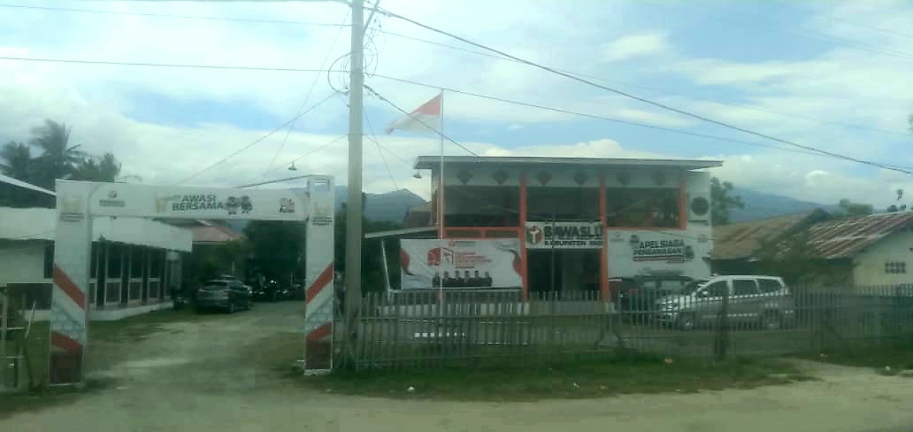 Situasi kantor Bawaslu Kabupaten Sigi, Senin pagi (foto : ono_beritaformat.com)