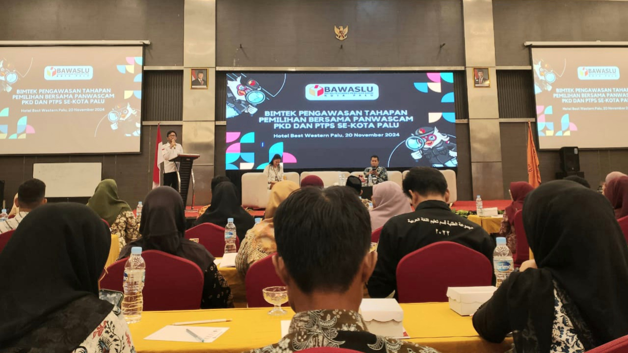 Peserta Bimtek Bawaslu Kota Palu tertib dan antusias ikuti materi (foto : ono_beritaformat.com)