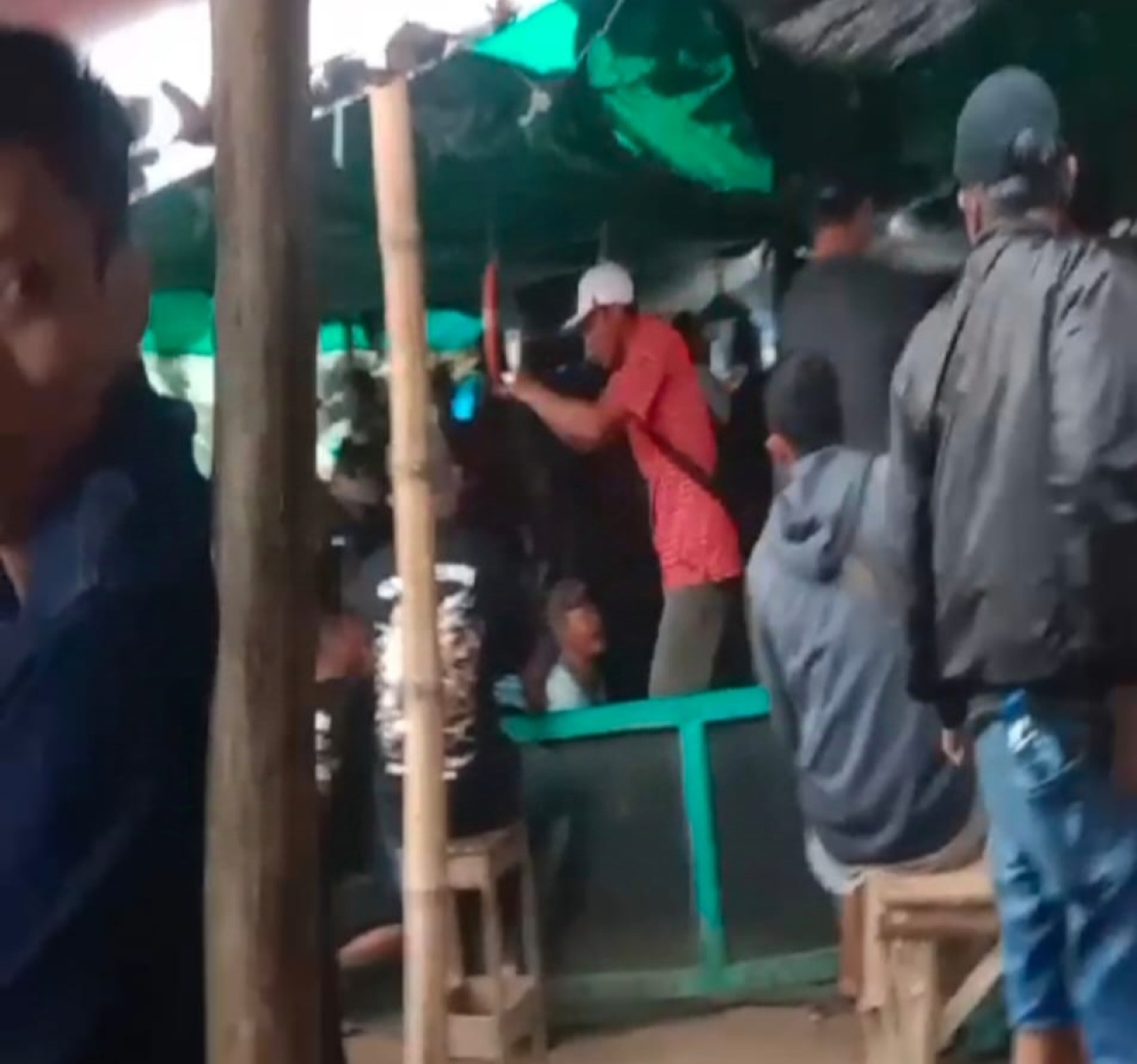 Lokasi diduga judi sabung ayam dan dadu di wilayah hukum Polsek Ngrongot, Nganjuk yang masih beroperasi dan meresahkan warga (foto : kris_beritaformat.com)