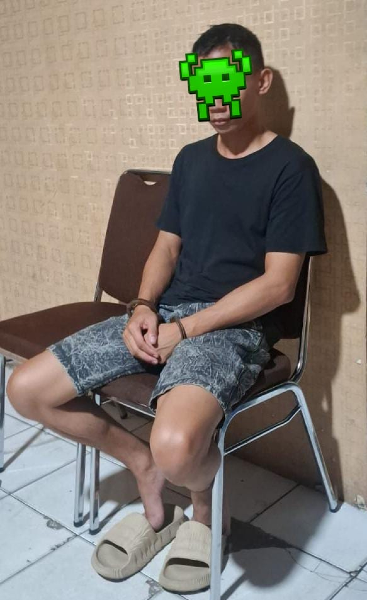 Pelaku inisial MY tertunduk lesu usai ditangkap Polisi (foto : salahudin_beritaformat.com)