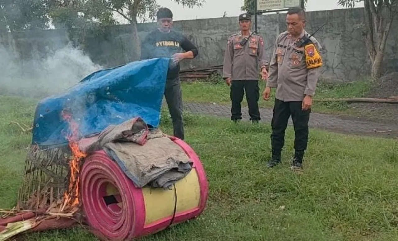 Polsek Krian Gerebek Lokasi Judi Sabung Ayam di TPST Sedenganmijen