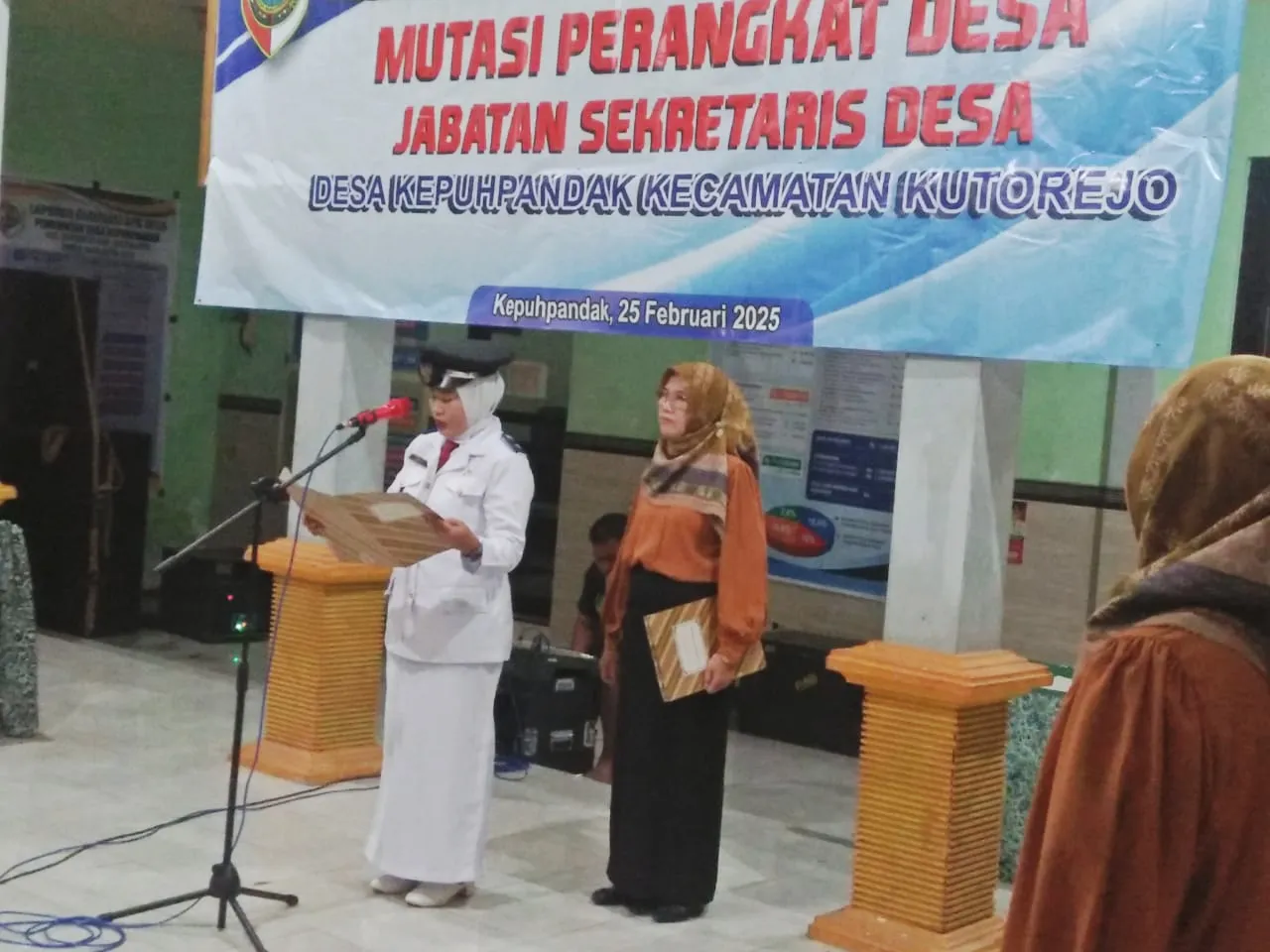 Kepala Desa Kepuhpandak Lantik Sekretaris Desa Baru