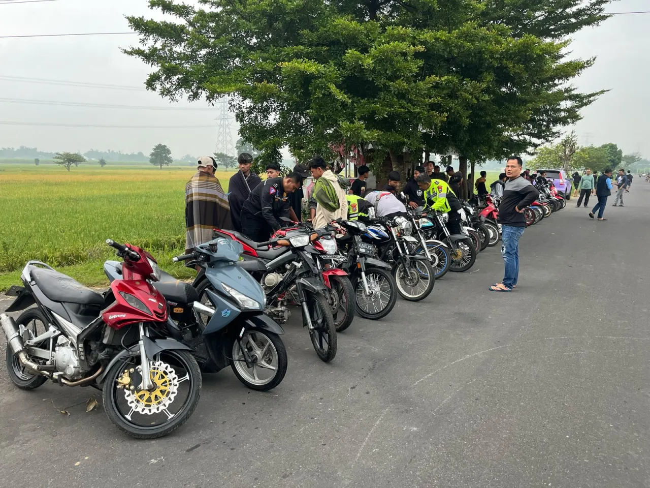 Polres Nganjuk Bubarkan Balap Liar di Desa Trayang