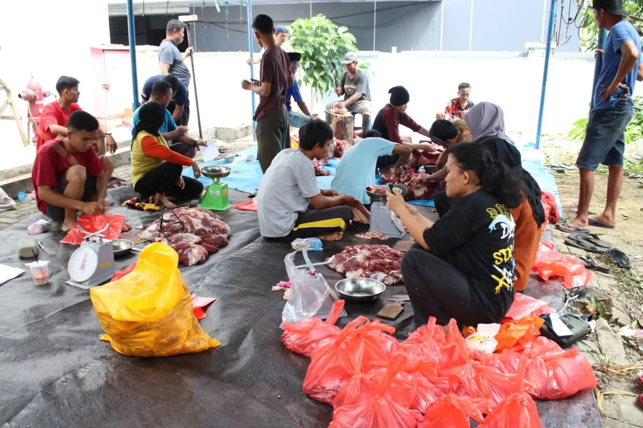 Kejaksaan Tinggi Sulawesi Tengah Bagikan 364 Paket Daging Qurban kepada Masyarakat