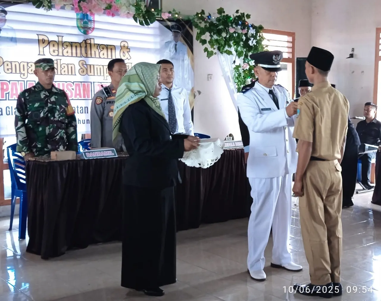 Kepala Desa Glagahan Lantik Perangkat Desa Baru, Berharap Membawa Keberkahan bagi Masyarakat