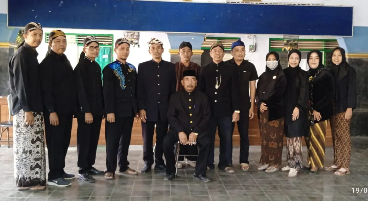 Warga Desa Keras Gelar Sedekah Bumi, Kirab Tumpeng Simbol Syukur dan Persatuan