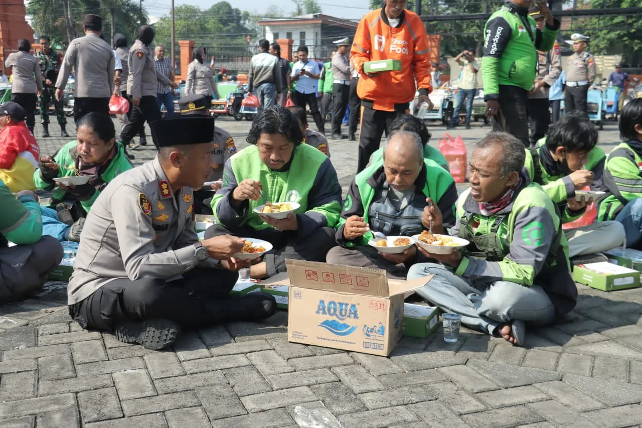 Polres Mojokerto Gelar Tahlil Bersama Ojol dan Tukang Becak untuk Affan