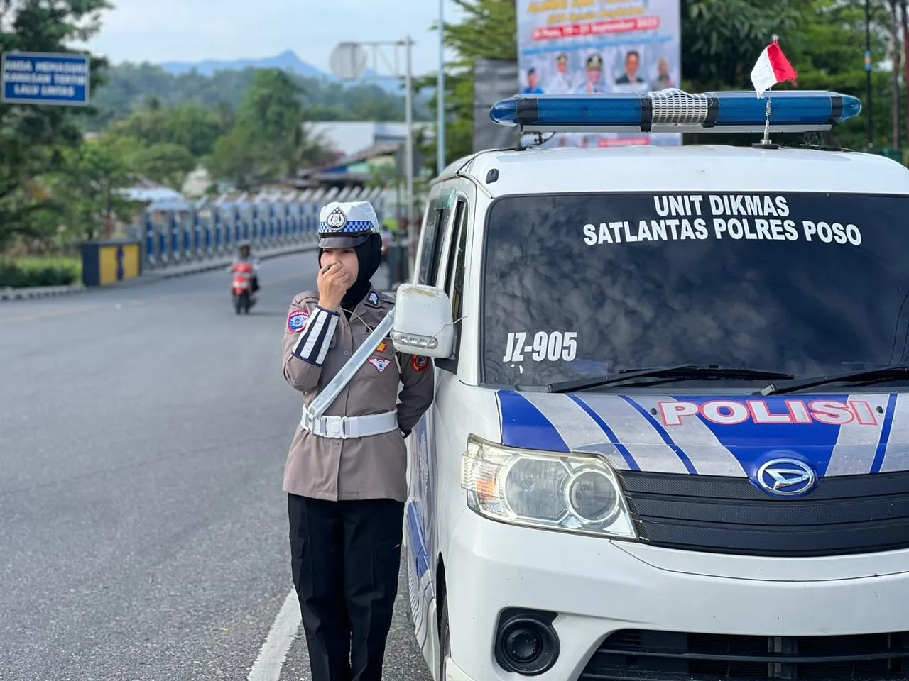 Satlantas Polres Poso Bagikan Brosur Keselamatan Berlalu Lintas