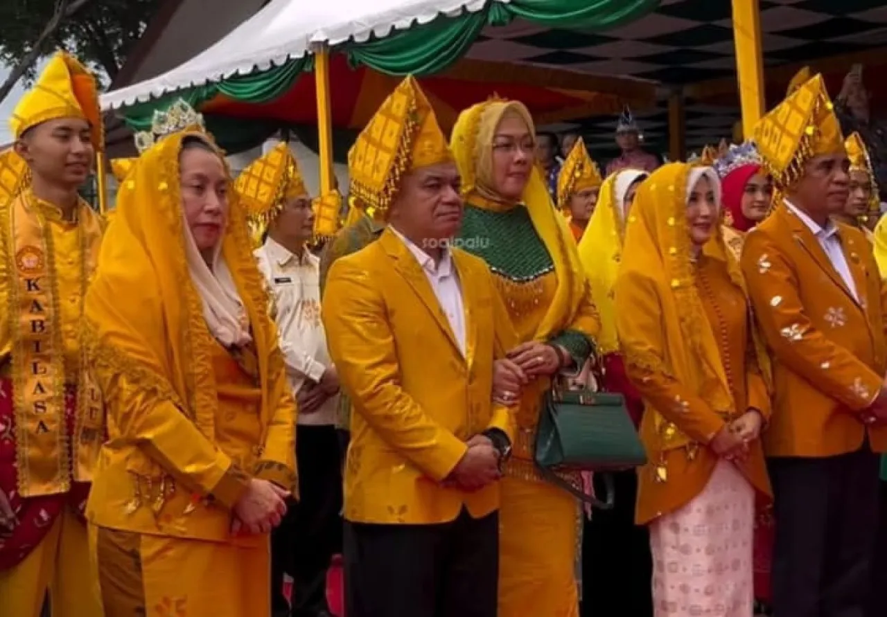 HUT ke-47 Kota Palu, Gubernur Anwar Hafid Disambut Prosesi Adat Kaili