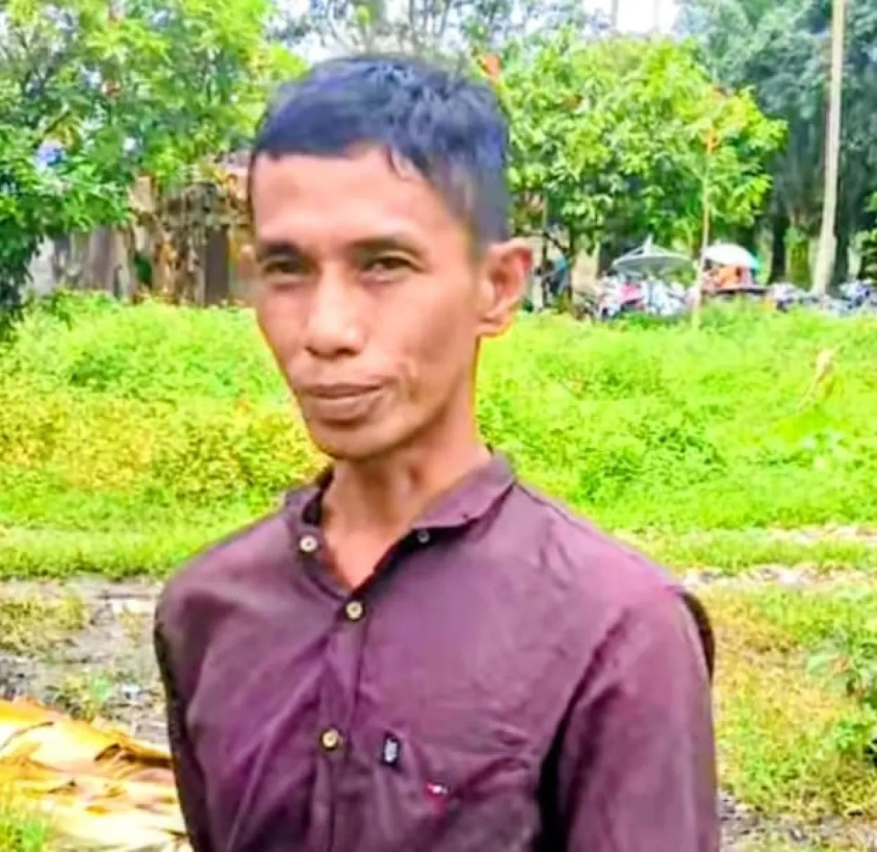 Hasrul tokoh masyarakat penggagas ide penyulingan daun nilam dan daun cengkeh (foto : anjasman_beritaformat.com)