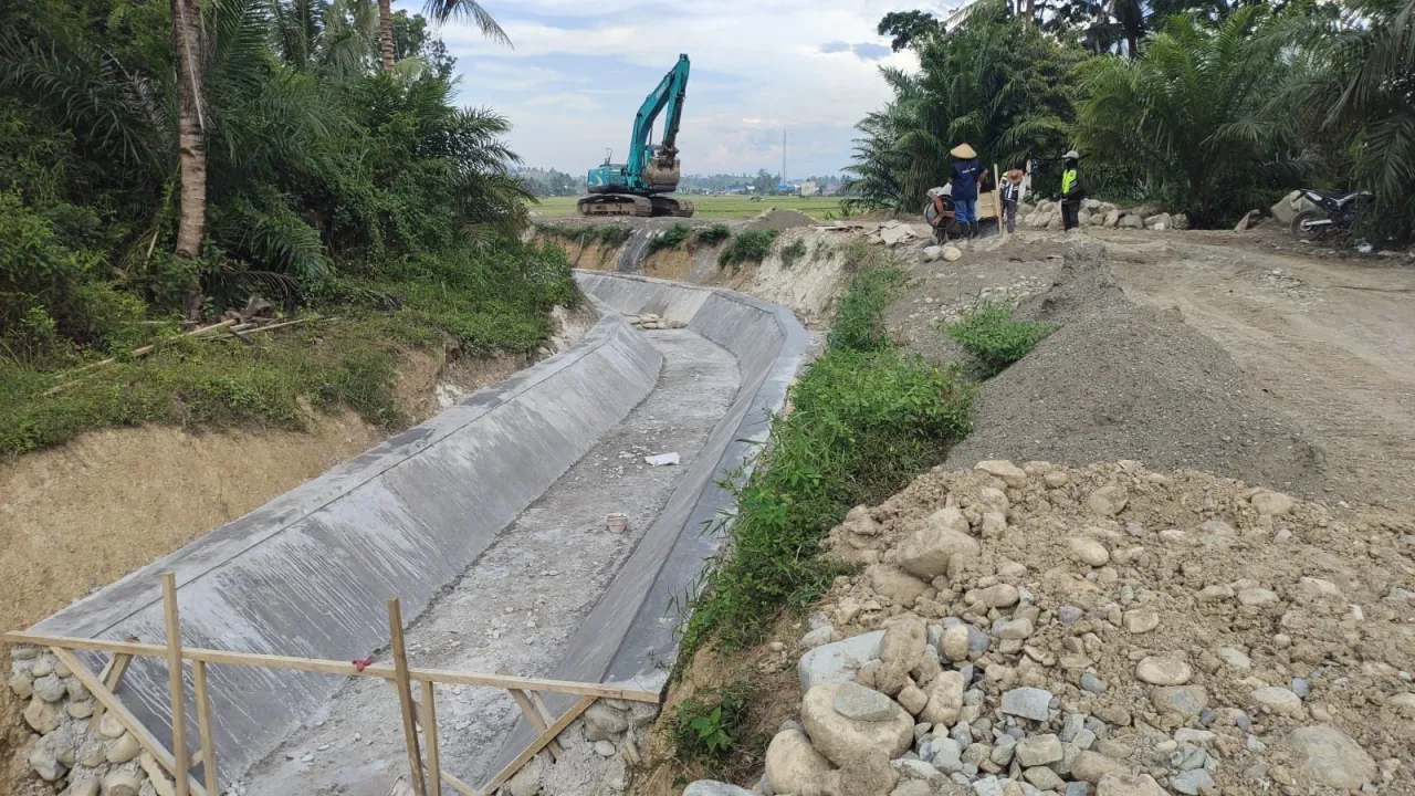 Peningkatan irigasi daerah irigasi dijadwalkan sesuai target waktu dan kualitas mutu (foto : Agus_beritaformat)