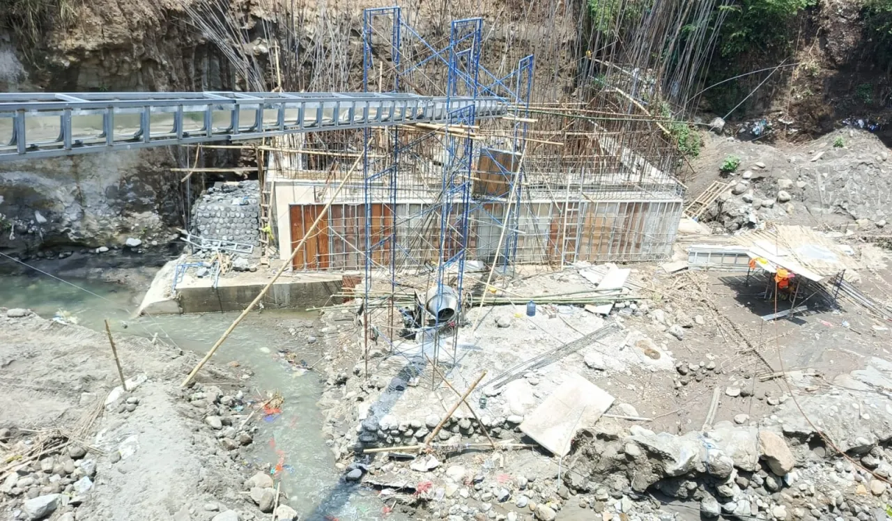 Pembangunan bendungan wonorejo capai progres 40?n ditargetkan rampung akhir tahun (foto : suharno_berita format)