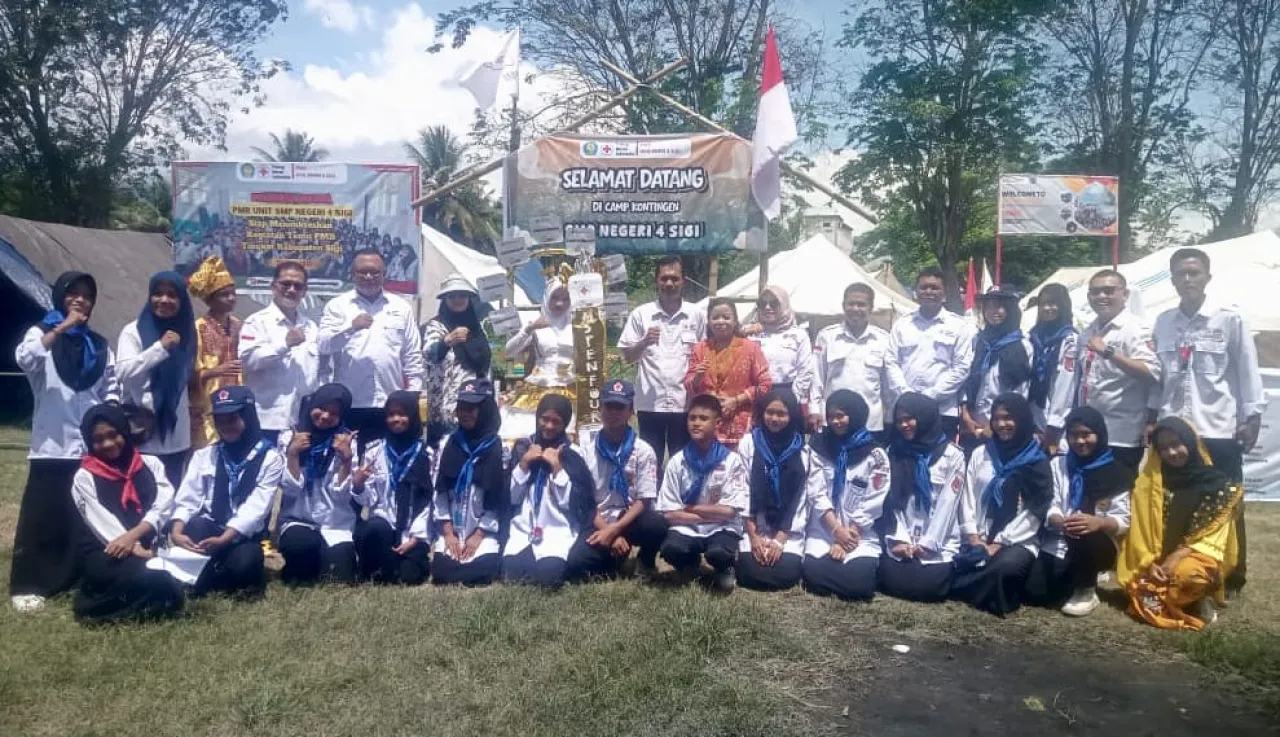 Ketua PMI Sigi, Kepala Sekolah SMPN 4 Sigi, Kepala Sekolah SMAN 5 Sigi dan peserta temu PMR (foto : agus_beritaformat)