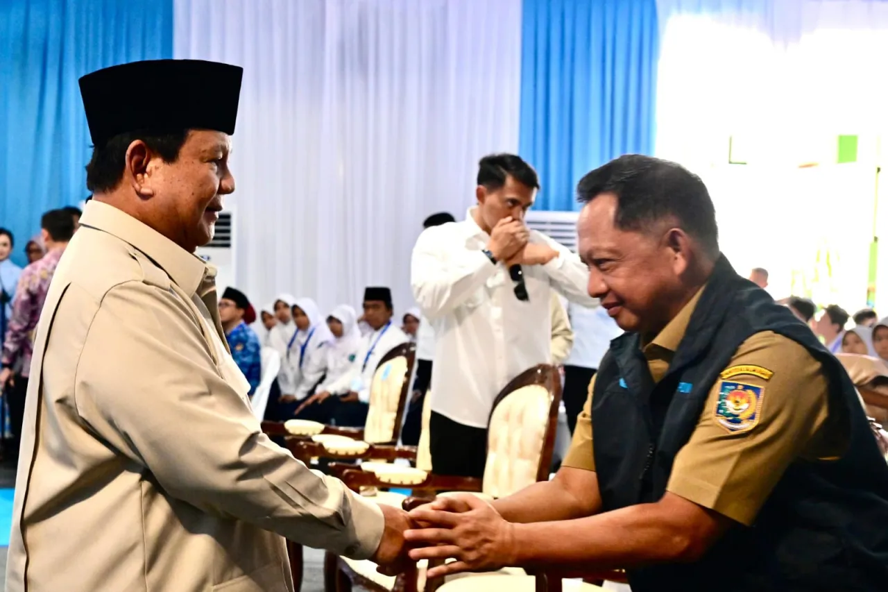 Presiden Prabowo Luncurkan Program Digitalisasi Pendidikan, Mendagri Tito Pastikan Pemerataan di Daerah