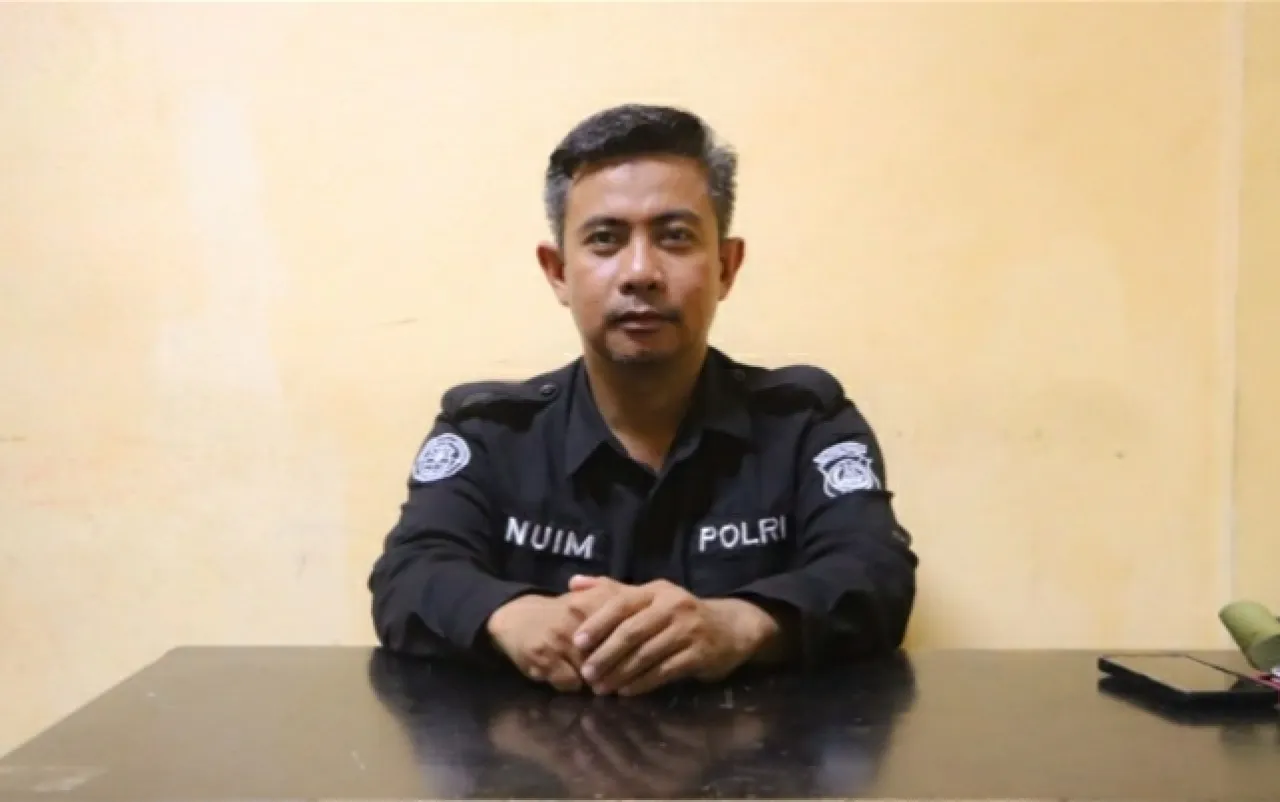 Kasihumas Polres Sigi, Iptu Nuim Hayat, S.H., saat meluruskan fakta terkait kasus pengeroyokan di Desa Tinggede (foto : anjasman_beritaformat)