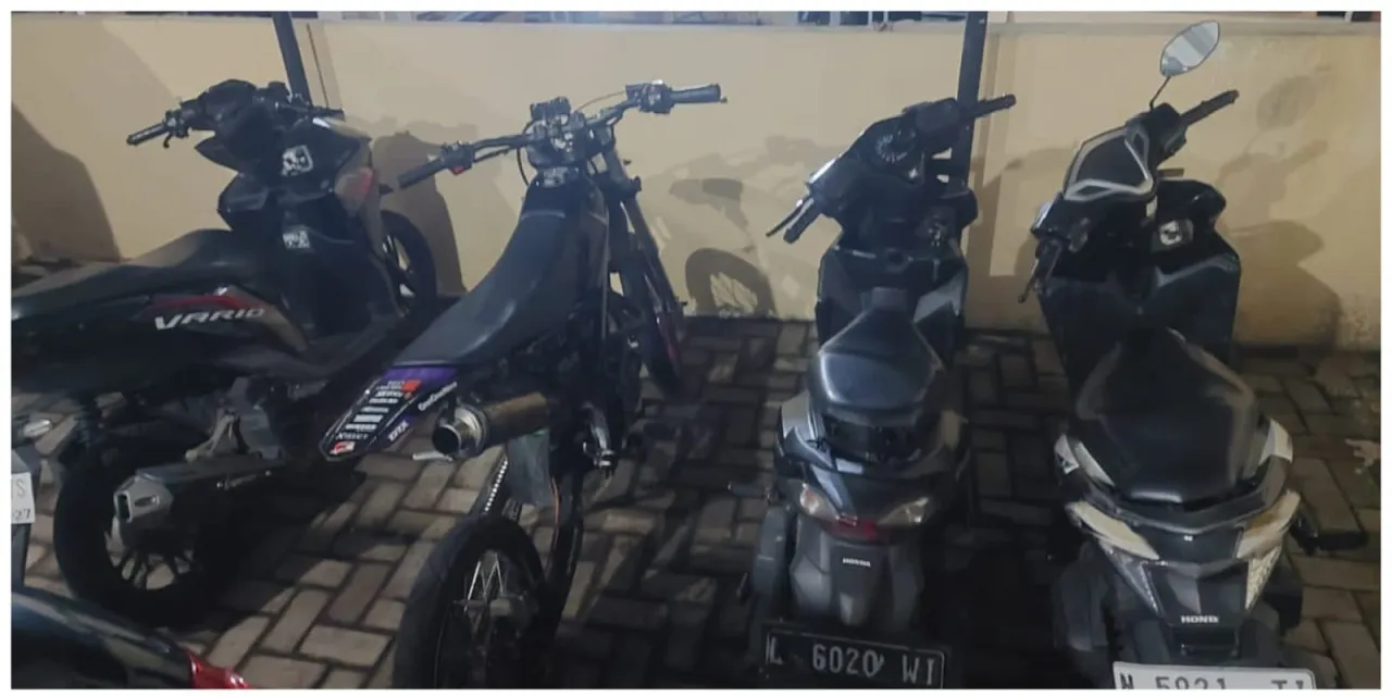 Pesta Miras Berujung Panik, Tujuh Pemuda Prigen Diamankan Polisi