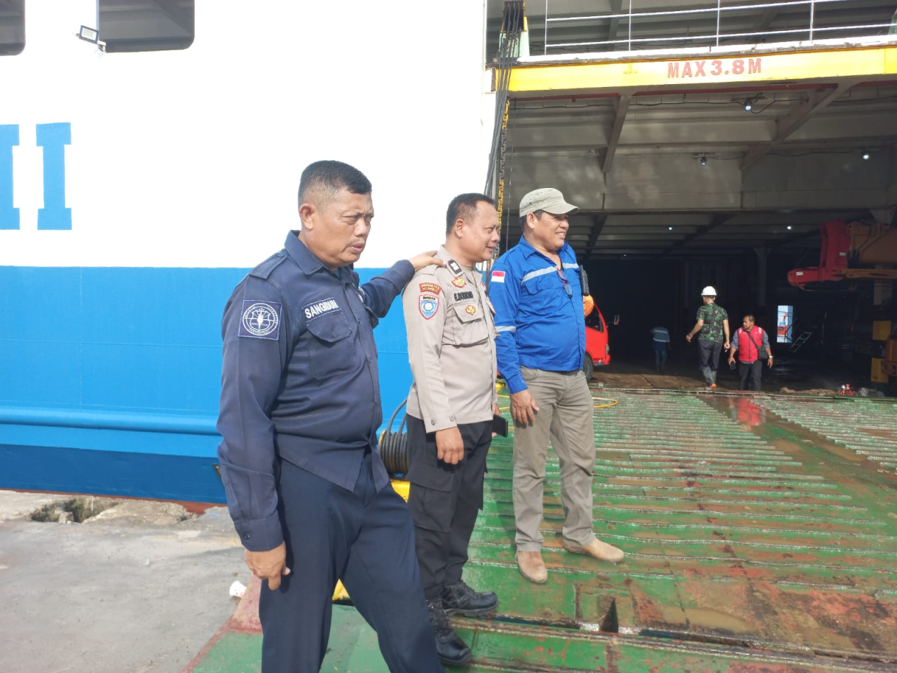 Ipda Sangidun saat meninjau dermaga pelabuhan Semayang Balikpapan (foto : humas Resta Balikpapan/salahudin_beritaformat.com)